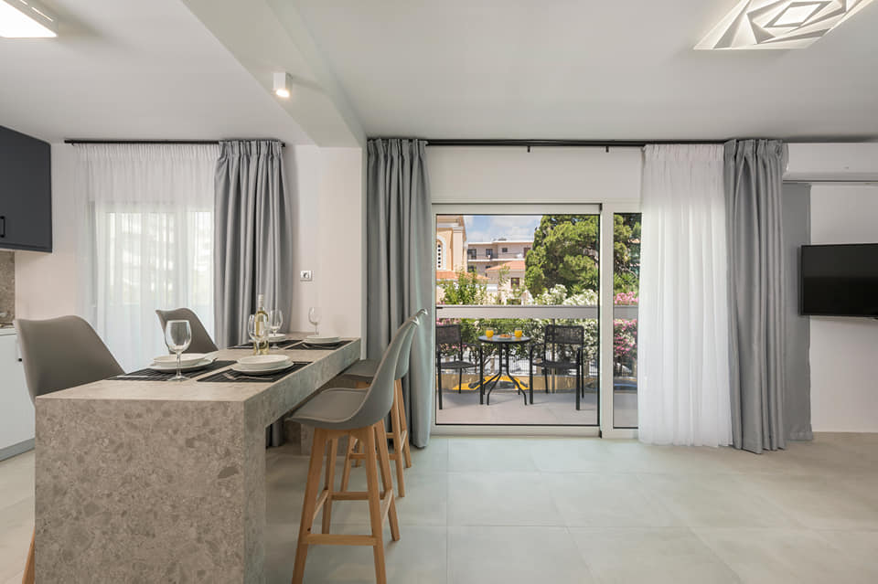 https://quartersluxury.gr/Quarters  Luxury Apartments Q