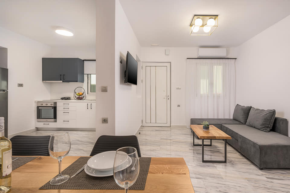 https://quartersluxury.gr/Quarters  Luxury Apartments Q